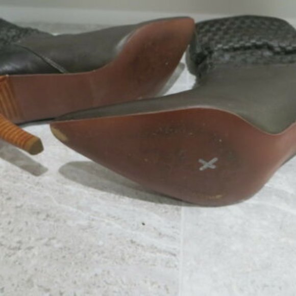 ( SALE ) NANA VTG. BLACK MID CALF BOOTS - Picture 6 of 7